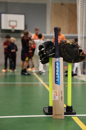 cricket equipment uk